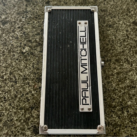 Paul Mitchell Shears Set, includes thinning shears and case - Picture 11 of 14